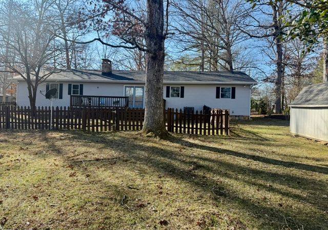 131 Pine Tree Cir, Crossville, TN 38571