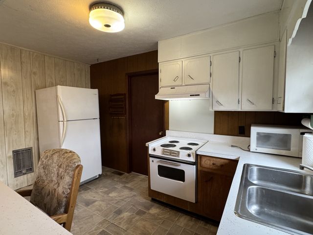 131 Pine Tree Cir, Crossville, TN 38571