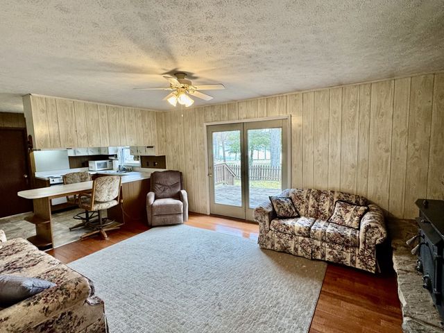 131 Pine Tree Cir, Crossville, TN 38571