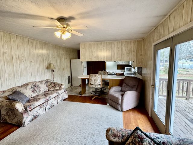 131 Pine Tree Cir, Crossville, TN 38571