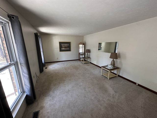 131 Pine Tree Cir, Crossville, TN 38571