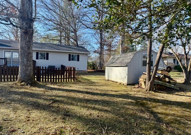 131 Pine Tree Cir, Crossville, TN 38571