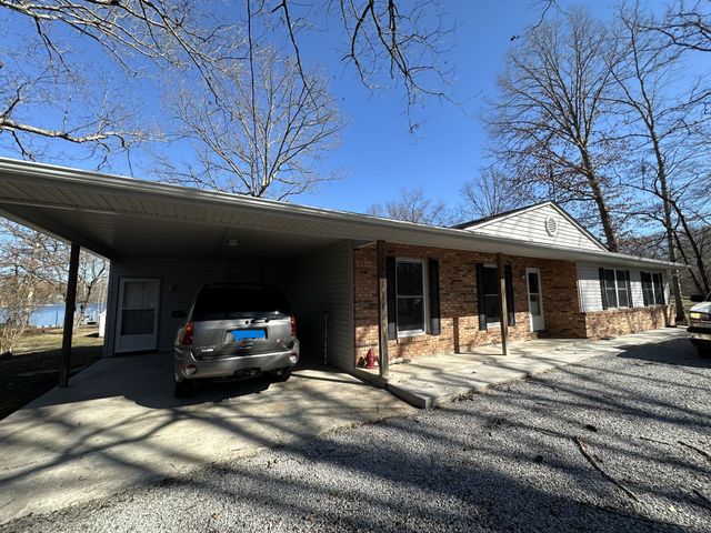 131 Pine Tree Cir, Crossville, TN 38571