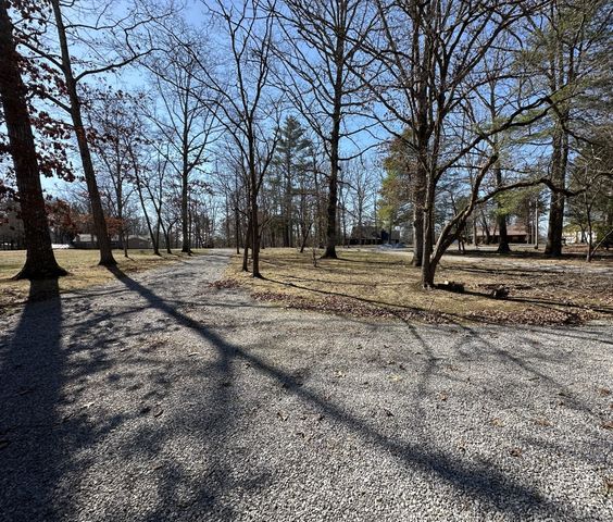 131 Pine Tree Cir, Crossville, TN 38571