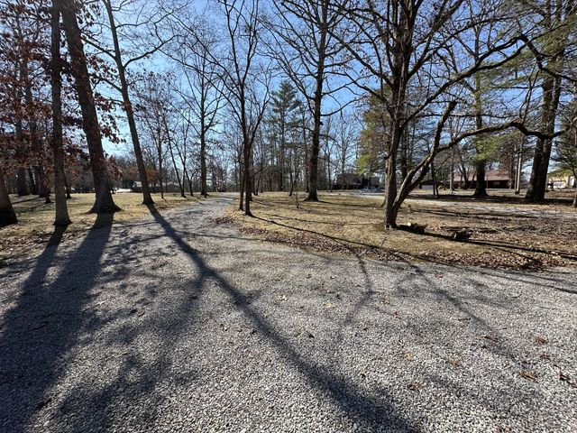 131 Pine Tree Cir, Crossville, TN 38571