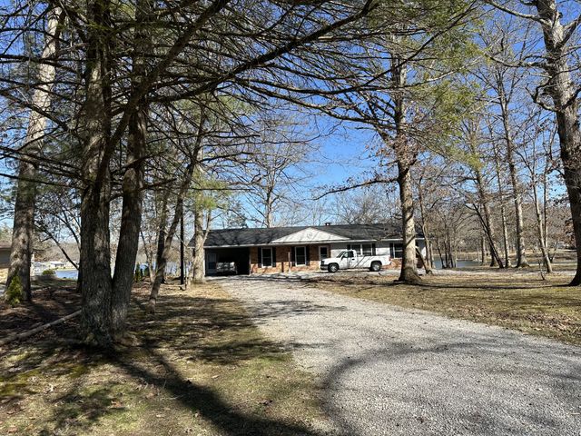 131 Pine Tree Cir, Crossville, TN 38571