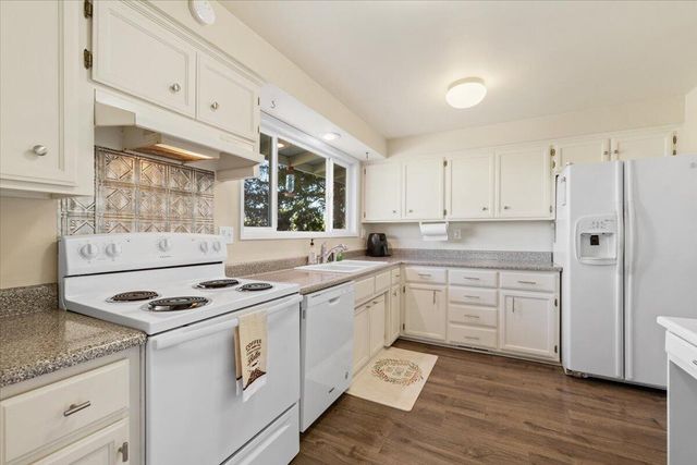 1120 Beswick Way, Ashland, OR 97520