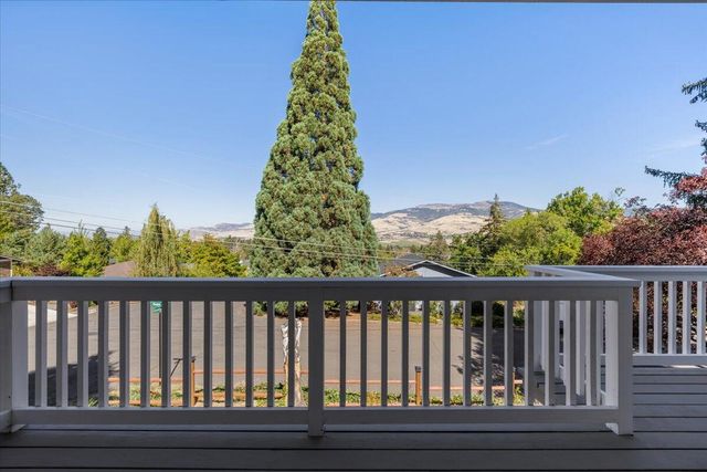1120 Beswick Way, Ashland, OR 97520