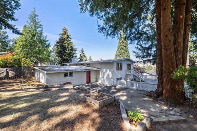 1120 Beswick Way, Ashland, OR 97520