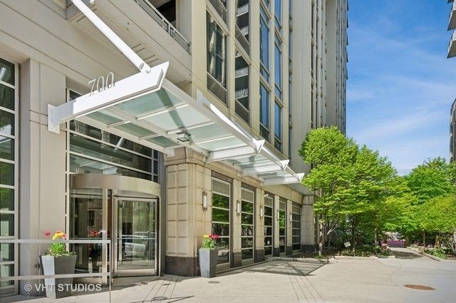 700 N Larrabee Street 905, Chicago, IL 60654