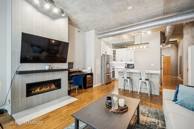 700 N Larrabee Street 905, Chicago, IL 60654