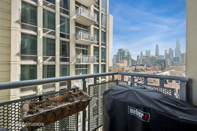 700 N Larrabee Street 905, Chicago, IL 60654