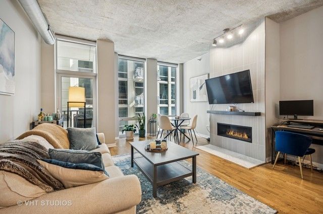 700 N Larrabee Street 905, Chicago, IL 60654