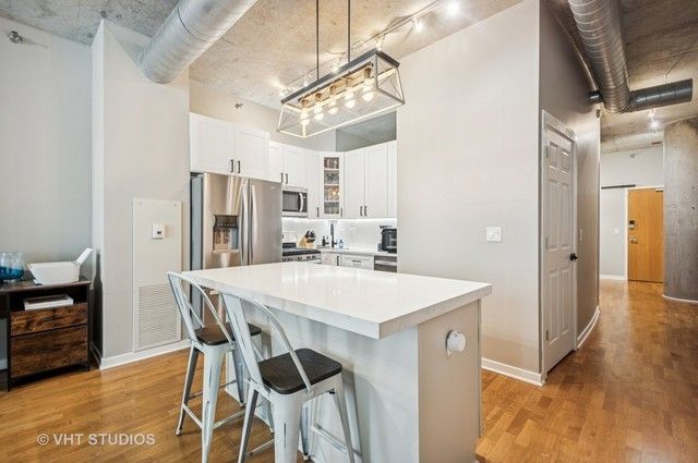 700 N Larrabee Street 905, Chicago, IL 60654