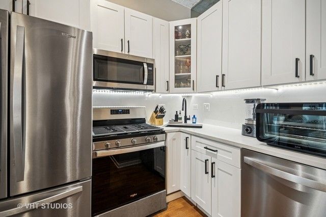 700 N Larrabee Street 905, Chicago, IL 60654