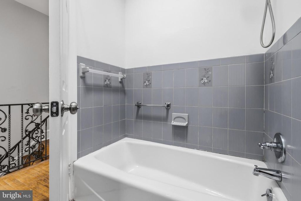 Image 15 of property listing at 7261 CALVIN RD, Upper Darby, PA 19082