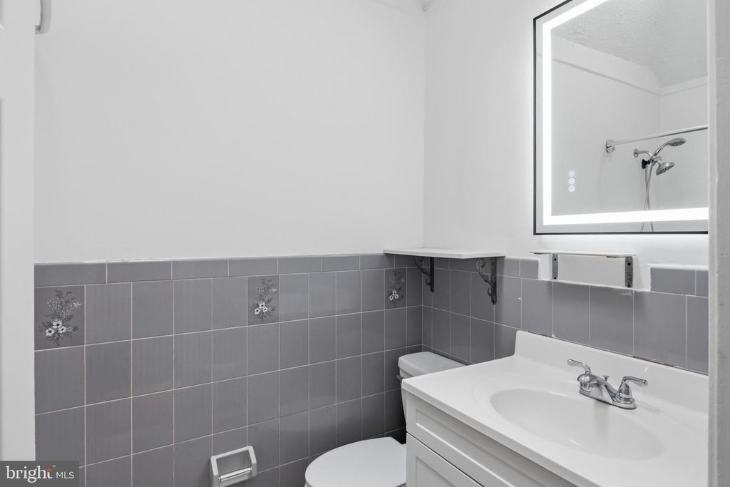 Image 16 of property listing at 7261 CALVIN RD, Upper Darby, PA 19082