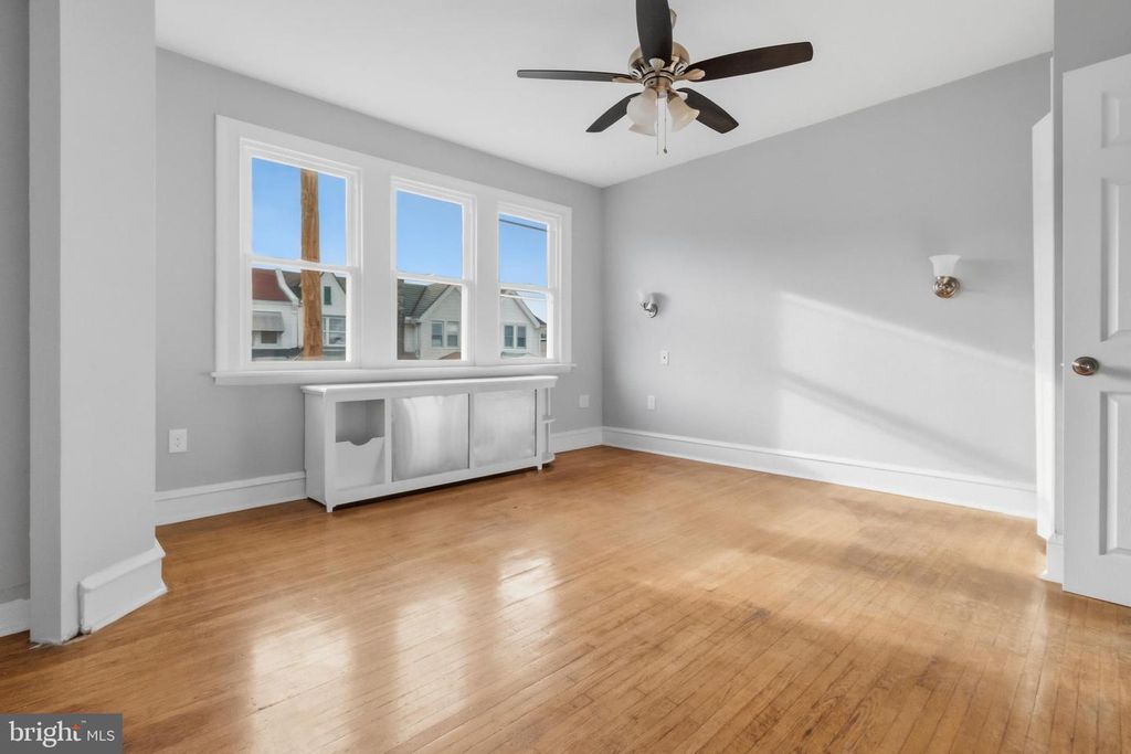 Image 17 of property listing at 7261 CALVIN RD, Upper Darby, PA 19082