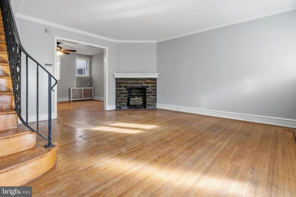 Image 3 of property listing at 7261 CALVIN RD, Upper Darby, PA 19082