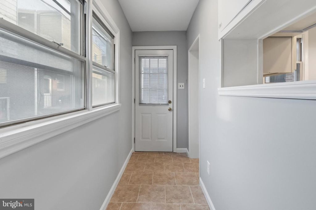 Image 9 of property listing at 7261 CALVIN RD, Upper Darby, PA 19082