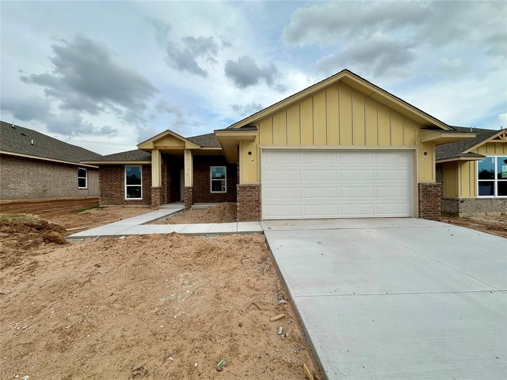 1100 Redwood Creek Drive, Yukon, OK 73099