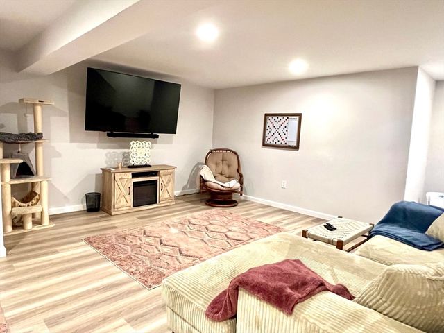 35 Brunelle Dr, Rutland, MA 01543