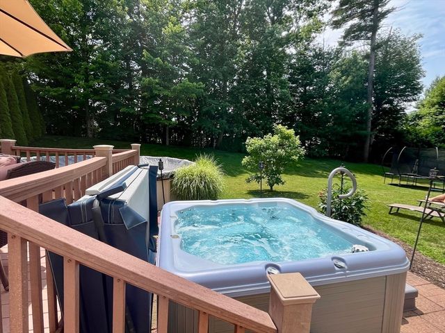 35 Brunelle Dr, Rutland, MA 01543