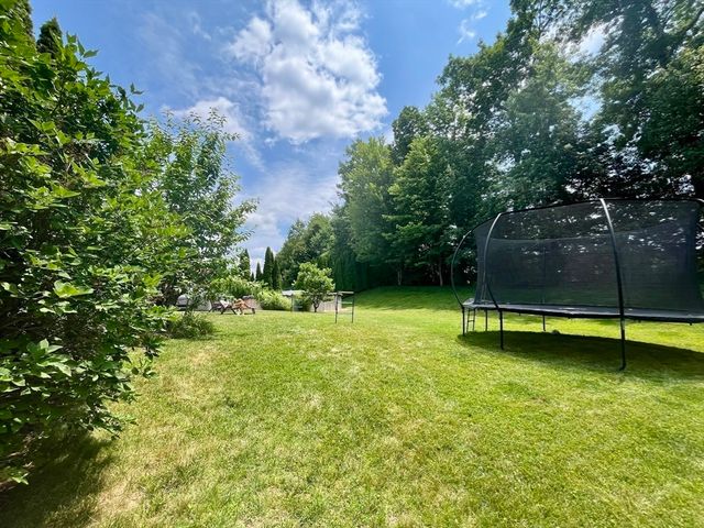 35 Brunelle Dr, Rutland, MA 01543
