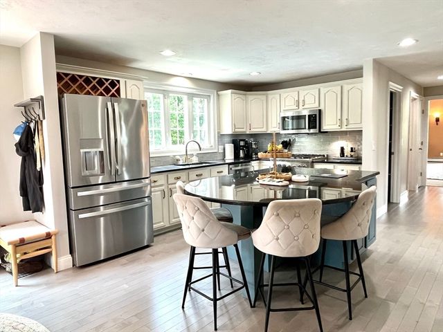35 Brunelle Dr, Rutland, MA 01543