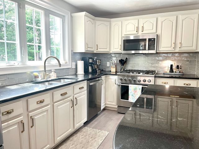 35 Brunelle Dr, Rutland, MA 01543