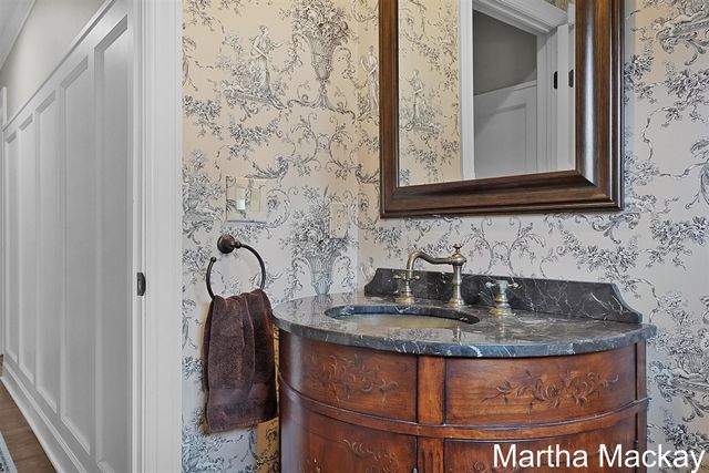 2020 Argentina Drive, Grand Rapids, MI 49506