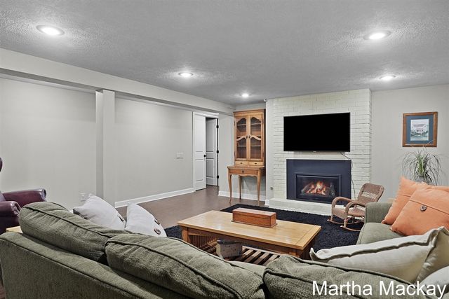 2020 Argentina Drive, Grand Rapids, MI 49506