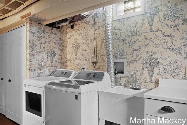 2020 Argentina Drive, Grand Rapids, MI 49506