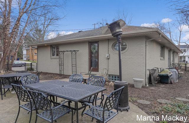 2020 Argentina Drive, Grand Rapids, MI 49506