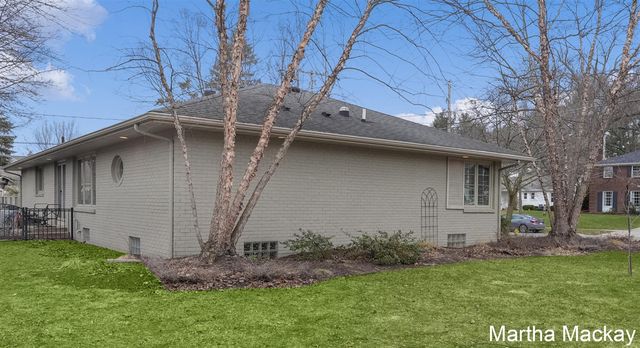 2020 Argentina Drive, Grand Rapids, MI 49506
