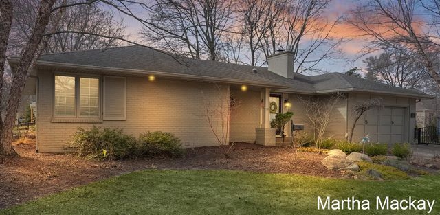 2020 Argentina Drive, Grand Rapids, MI 49506