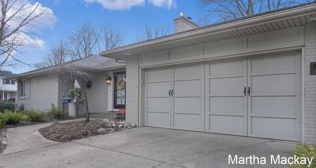 2020 Argentina Drive, Grand Rapids, MI 49506