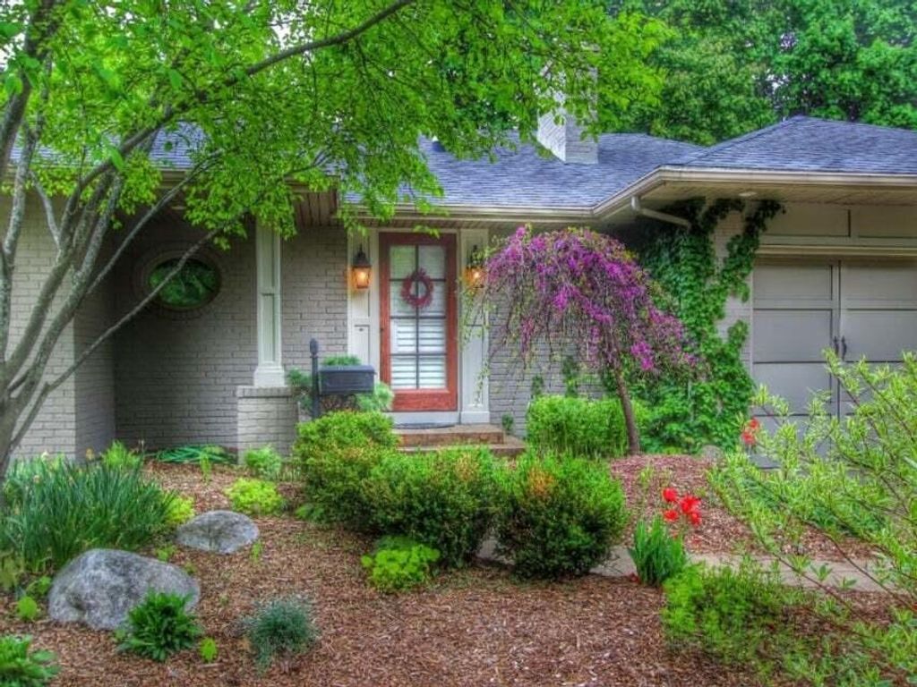 2020 Argentina Drive, Grand Rapids, MI 49506