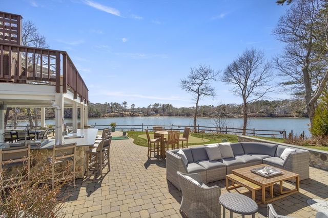 9 Fabyan Way, Bourne, MA 02532