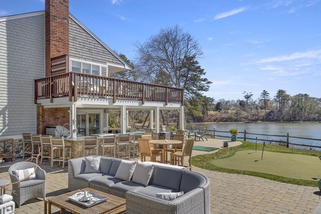 9 Fabyan Way, Bourne, MA 02532