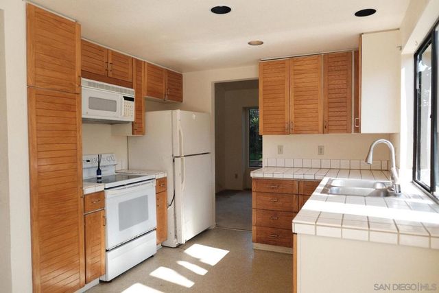 6306 Caminito Del Cervato, San Diego, CA 92111