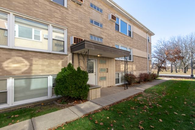2245 Des Plaines Avenue B, North Riverside, IL 60546