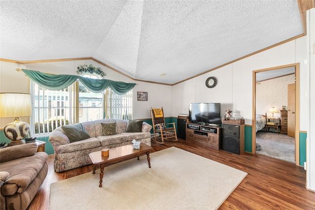 307 Holiday Ct, Mt Pleasant Twp, PA 15666