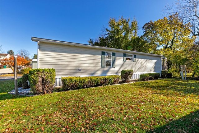 307 Holiday Ct, Mt Pleasant Twp, PA 15666