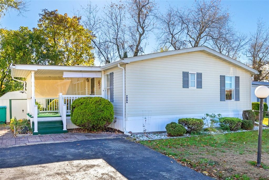 307 Holiday Ct, Mt Pleasant Twp, PA 15666