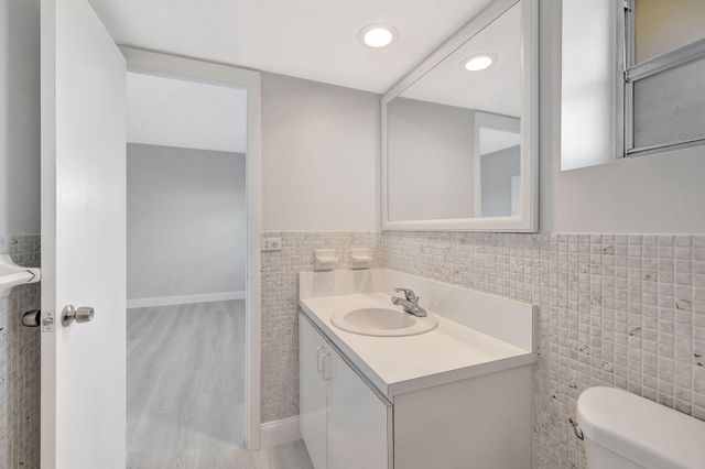 1407 NE 56th Street 408, Fort Lauderdale, FL 33334