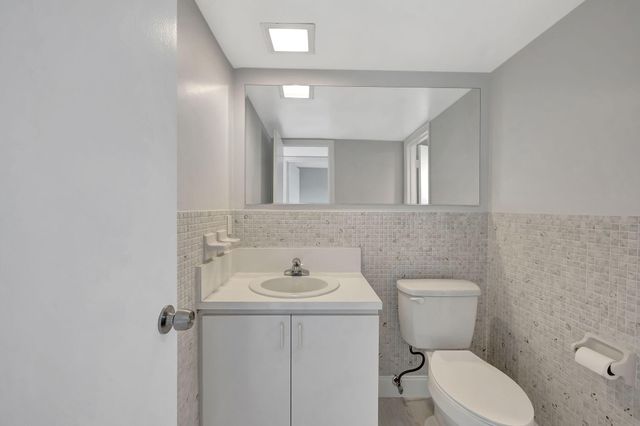 1407 NE 56th Street 408, Fort Lauderdale, FL 33334