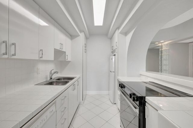 1407 NE 56th Street 408, Fort Lauderdale, FL 33334