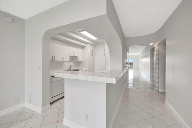 1407 NE 56th Street 408, Fort Lauderdale, FL 33334