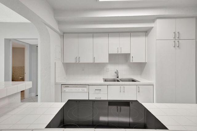 1407 NE 56th Street 408, Fort Lauderdale, FL 33334